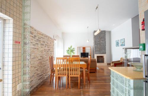 Nazare Villa | 8 Rodrigues Family House - Villa with patio
