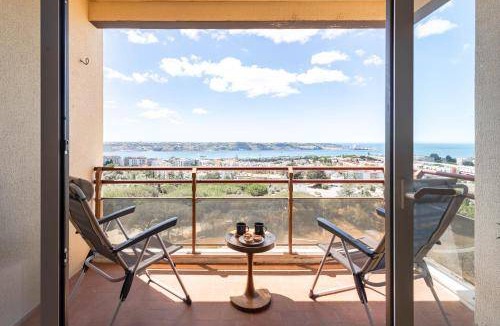 Caselas Apartment | 90 m² Apartment ∙ 2 bedrooms ∙ 4 guests