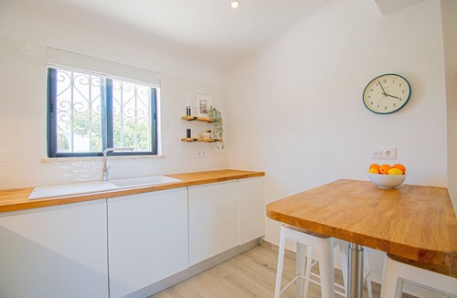 Carvoeiro Ski Chalet | 91A Casa Mel: Stylish 3-Bed Townhouse with Pool