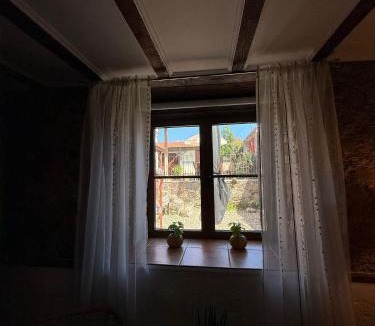 Sao Martinho da Cortica Bed & Breakfast | A Casa Amarela Guest room