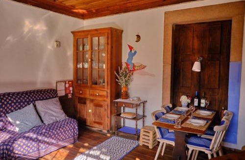Sao Miguel de Poiares House | A Charming , Traditional Cottage at Quinta da Ribeira