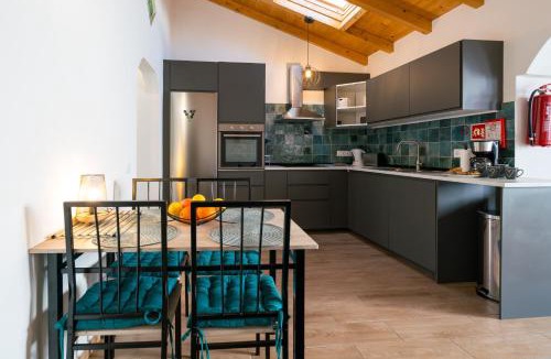Budens House | A Charming Village Retreat Casa Kaz
