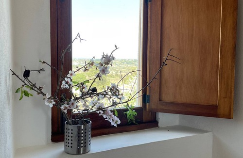 Silves House | A magnificent windmill offering breathtaking views of the Algarve coast's hinterland.