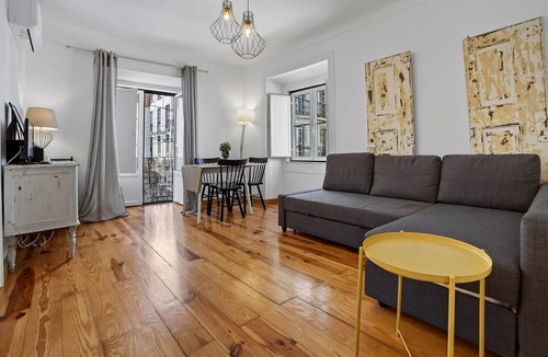 Misericordia Apartment | A Portuguesa I, at Bica's Funicular Street