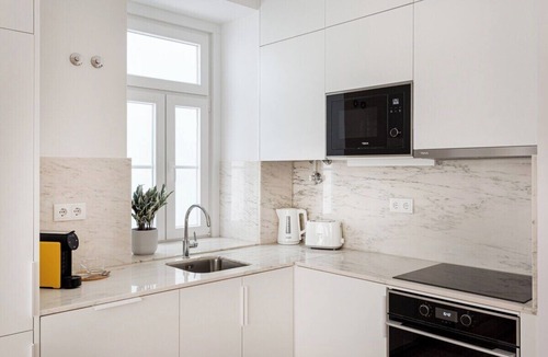 Sao Jorge de Arroios Apartment | AB10 Modern Lisbon with AC and Balcony