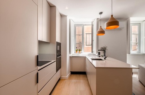 Misericordia Apartment | Adamastor II Spacious Luxury Apartment in Bica Downtown Lisbon
