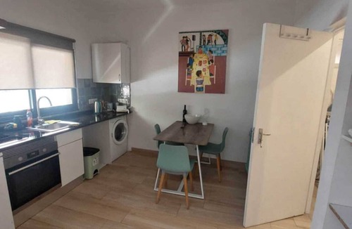 Prazeres Apartment | Adorable 1-bedroom studio in charming Paúl do Mar for budget travellers