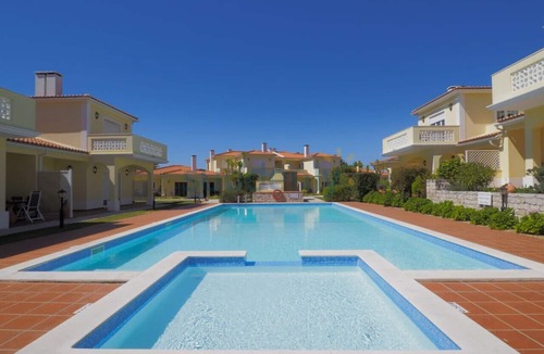 Praia del Rei Apartment | Afonso V 15 - 2-bedroom apartment with shared pool