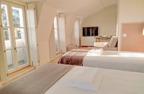 Linda-a-Velha Hotel | Ajuda Palace Inn Lisbon