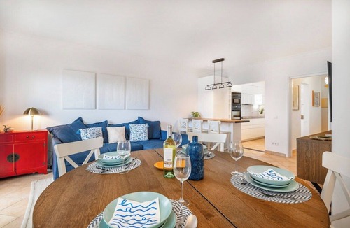 Alpouvar Apartment | Albufeira Club: 2BR Prime Holidays Retreat