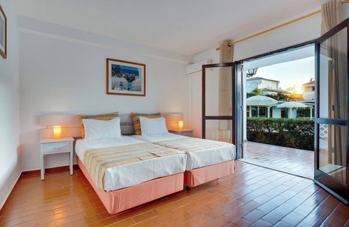 Albufeira Hotel | Albufeira Coastal Stay Moments from Beaches and Nightlife Hotspots