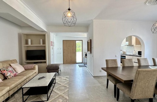 Quarteira Villa | Alfarroba - Heated Pool - 10 Pax - Quarteira
