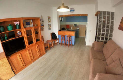 Cavacos Apartment | Algarve, modern T1 apartment with balcony, Quarteira