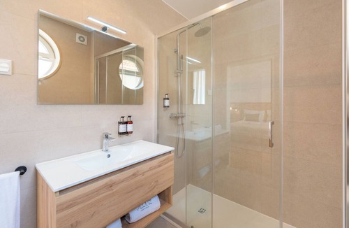 Nazare Bed & Breakfast | Alluz - Chalet by the sea