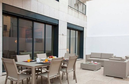 Sao Sebastiao da Pedreira Apartment | ALTIDO Luxurious & Spacious 1-bed Apt w/huge terrace by Parque subway