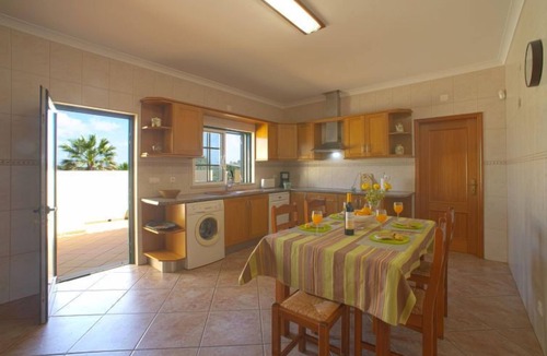 Caramujeira House | Alto da Rafoia by Interhome