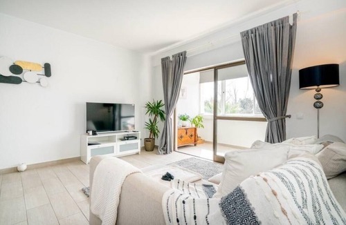 Quarteira Apartment | Amazing 1-bed apartment near Vilamoura Marina with fast Wifi and free parking