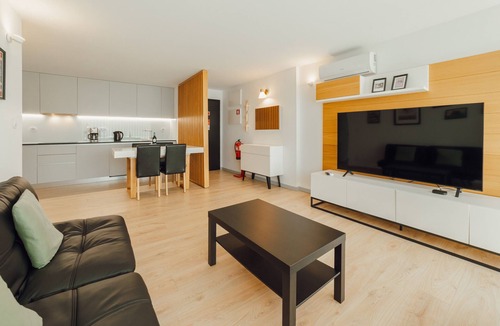 Vila Nova de Gaia Apartment | AMAZING RIVERVIEW APARTMENT w/POOL by VACATIONY