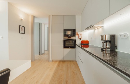 Vila Nova de Gaia Apartment | AMAZING RIVERVIEW APARTMENT w/POOL by VACATIONY