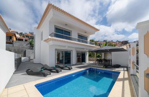 Monte Villa | Amazing sea views over Funchal Atlantic Sunrise