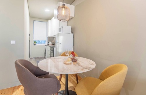 Lisbon Old Town Apartment | Amazing Studio @ Vila Silva, Campolide 202