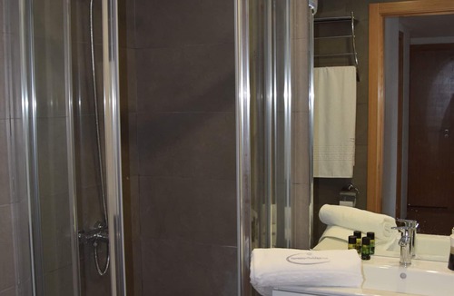 Seixal Apartment | Amazing view over Lisbon and the Tagus River Night & Day