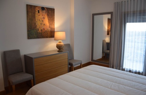 Seixal Apartment | Amazing view over Lisbon and the Tagus River Night & Day