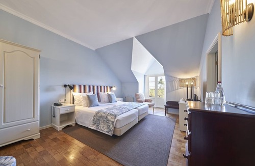 Santana Hotel | An Undeniable Jewel in Santana! Outdoor Pool, Buffet Breakfast, Free Parking!