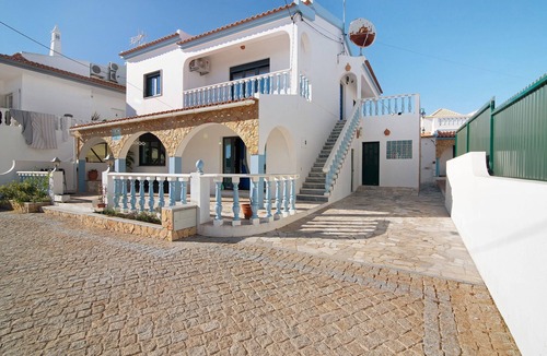 Manta Rota Villa | 'Andar de Moradia' Apartment with Sea View, Balcony, Shared Pool, and Wi-Fi