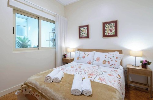 Santa Marinha Apartment | Anna´s Flats | City View by HostWise