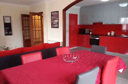 Santa Maria da Feira Apartment | Ap. Arosa - Spacious 3-Bedroom Apartment in Quiet Villa-Lobão, Santa Maria Feira