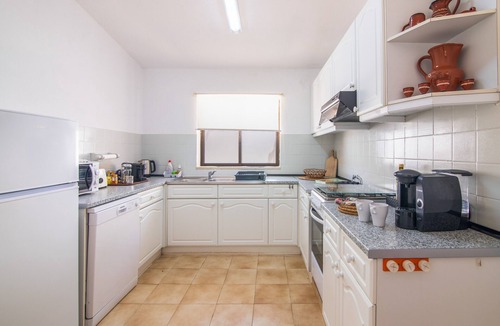 Silves Apartment | Apartment 'Two Bedroom 4' with Shared Pool, Wi-Fi and Air Conditioning