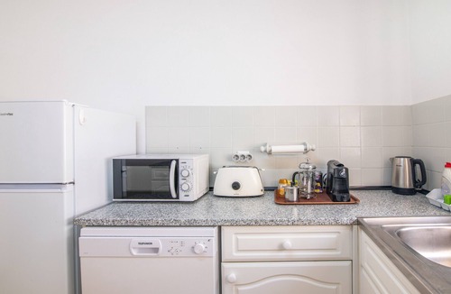 Silves Apartment | Apartment 'Two Bedroom 4' with Shared Pool, Wi-Fi and Air Conditioning
