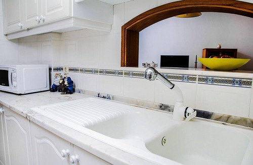 Barra Condo | Apartamento com Dois Quartos e Piscina em Condomínio Privado. A 10 Min. da Praia