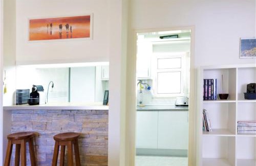 Gale Apartment | Apartamento Palmeira Gale - Beach - Pool - BY BEDZY