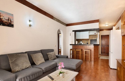 Ameijeira Apartment | 'Apartamento Vista Mar' with Sea View, Shared Pool, Terrace, A/C & Wi-Fi