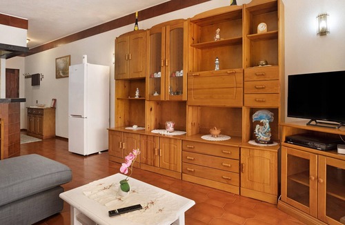 Ameijeira Apartment | 'Apartamento Vista Mar' with Sea View, Shared Pool, Terrace, A/C & Wi-Fi