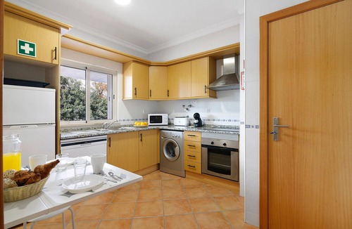 Santa Luzia Apartment | Apartment '1H Narciso' with Shared Pool, Wi-Fi and Air Conditioning