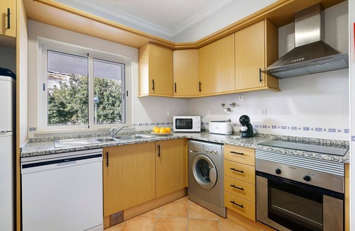 Santa Luzia Apartment | Apartment '1H Narciso' with Shared Pool, Wi-Fi and Air Conditioning