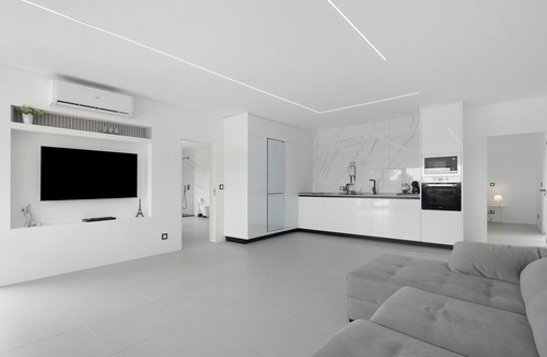 Angra do Heroismo Apartment | Apartment 'Bella Casa - Suite' with Mountain View, Wi-Fi and Air Conditioning