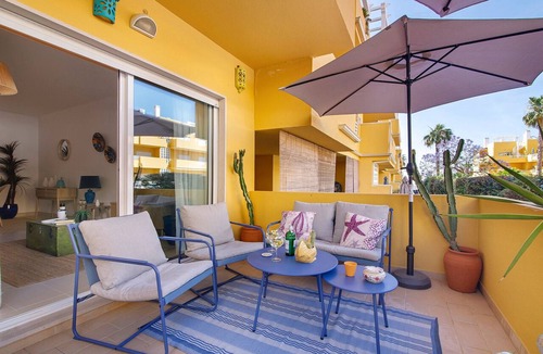 Canada Apartment | Apartment 'Cabana Do Mar' with Shared Pool, Wi-Fi and Air Conditioning
