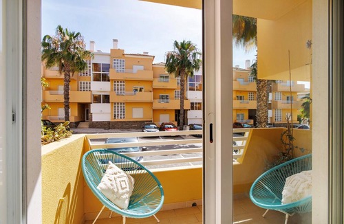 Canada Apartment | Apartment 'Cabana Do Mar' with Shared Pool, Wi-Fi and Air Conditioning