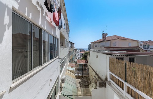 Cacilhas Apartment | Apartment 'Cantinho Do Tejo' with Private Terrace and Wi-Fi