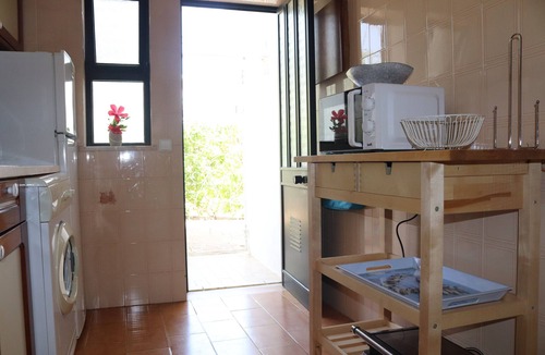 Alporchinhos Apartment | Apartment 'Casa Barbara' with Sea View, Shared Pool and Wi-Fi