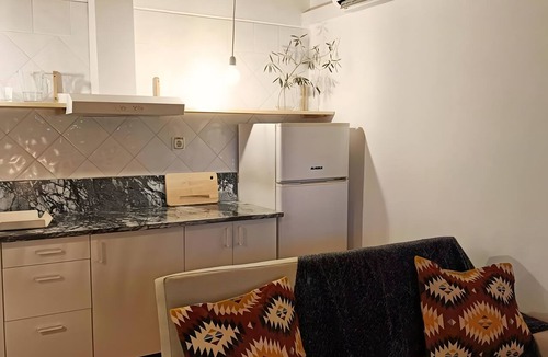 Melides Apartment | Apartment 'Casa Medronheiro' with Mountain View, Wi-Fi and Air Conditioning
