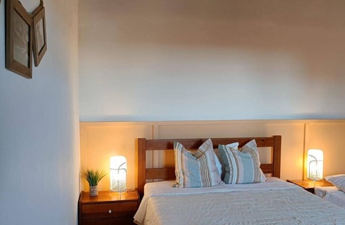 Melides Apartment | Apartment 'Casa Medronheiro' with Mountain View, Wi-Fi and Air Conditioning