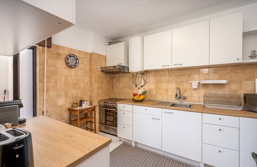 Alporchinhos Apartment | Apartment 'Casa Oliveira - Algarve' with Sea View, Wi-Fi and Air Conditioning