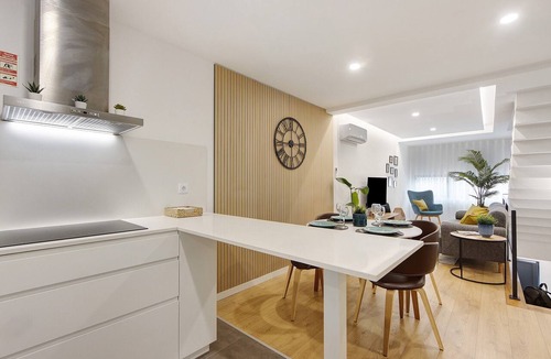 Aveiro Apartment | Apartment 'Casa Ponte Dos Namorados' with Balcony, Wi-Fi and Air Conditioning