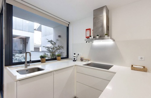 Aveiro Apartment | Apartment 'Casa Ponte Dos Namorados' with Balcony, Wi-Fi and Air Conditioning