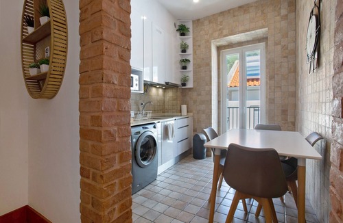Nazare Apartment | Apartment "Casa Ribeiro - Tropical" with Balcony & Wi-Fi
